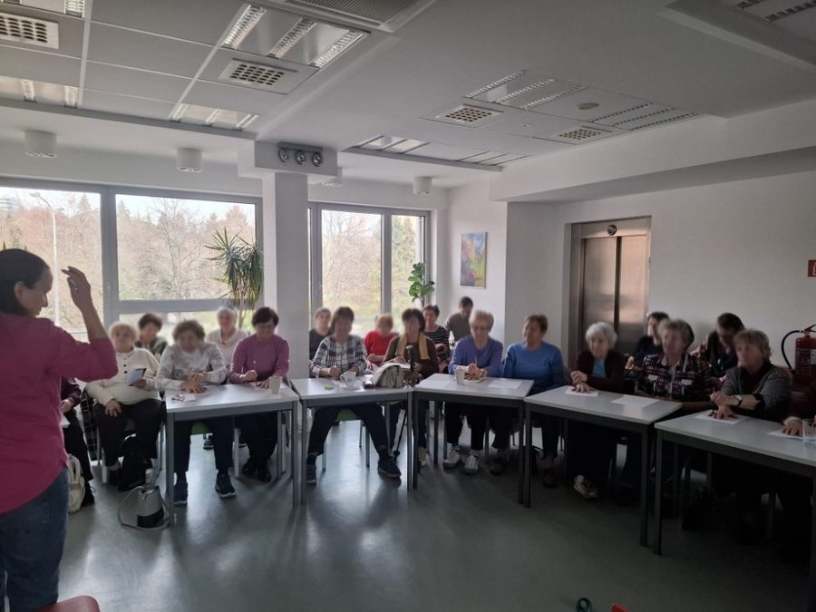 Přednáška pro skupinu účastníků workshopu